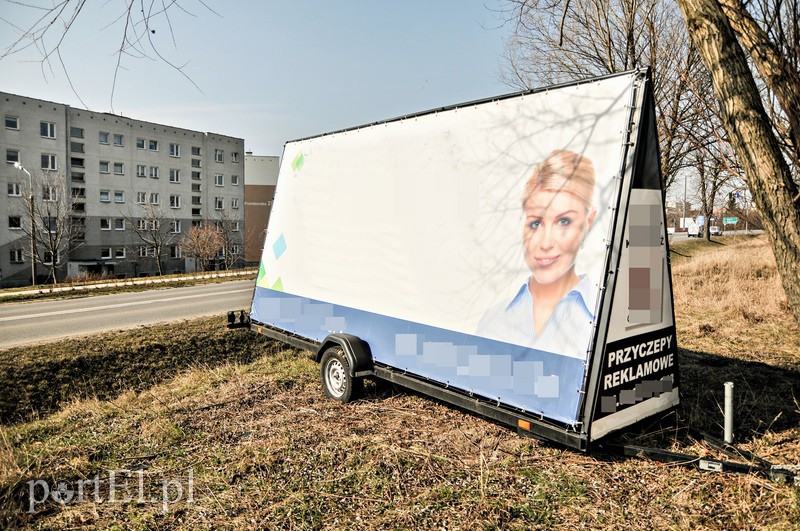  Parkują i reklamują – za jedno i drugie nie płacą zdjęcie nr 102400