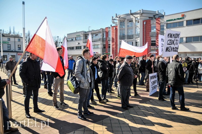 Korwin-Mikke: Bezrobocie można zlikwidować w kilka dni zdjęcie nr 102524