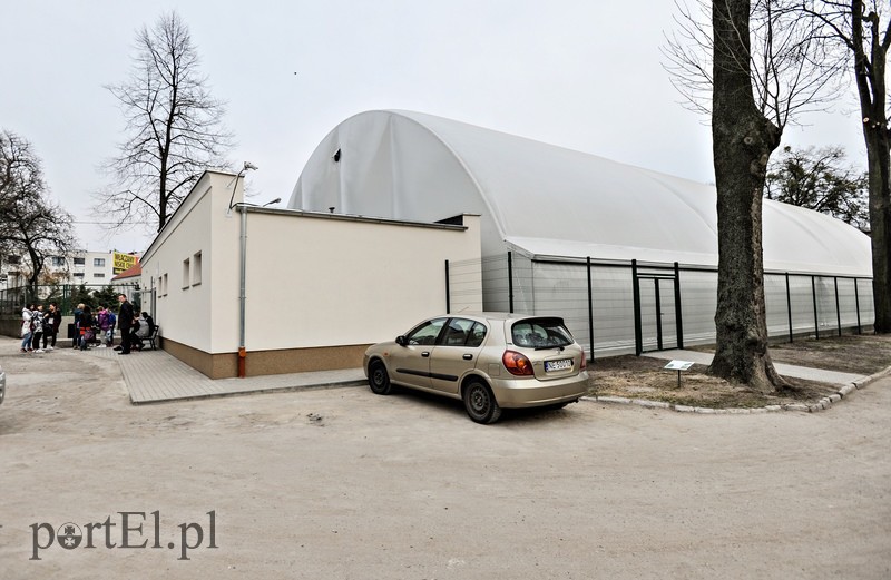 Zamiast skromnej sali nowoczesna hala zdjęcie nr 102695