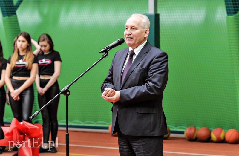 Zamiast skromnej sali nowoczesna hala zdjęcie nr 102681