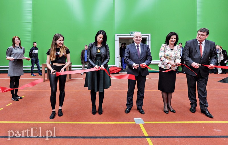 Zamiast skromnej sali nowoczesna hala zdjęcie nr 102683