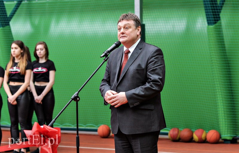 Zamiast skromnej sali nowoczesna hala zdjęcie nr 102679