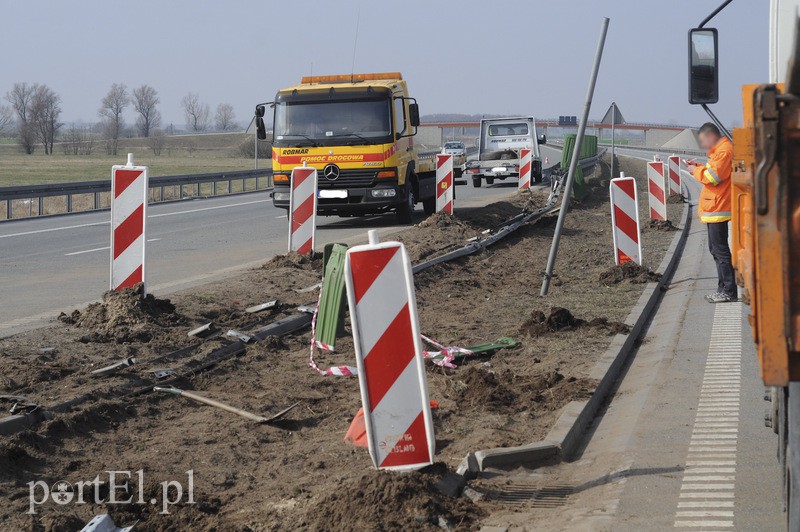  Przewrócił się tir, "siódemka" zablokowana zdjęcie nr 102858