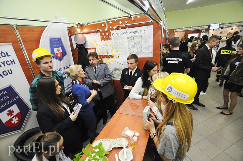 Życiowe wybory elbląskich gimnazjalistów, czyli targów szkół dzień pierwszy zdjęcie nr 102976