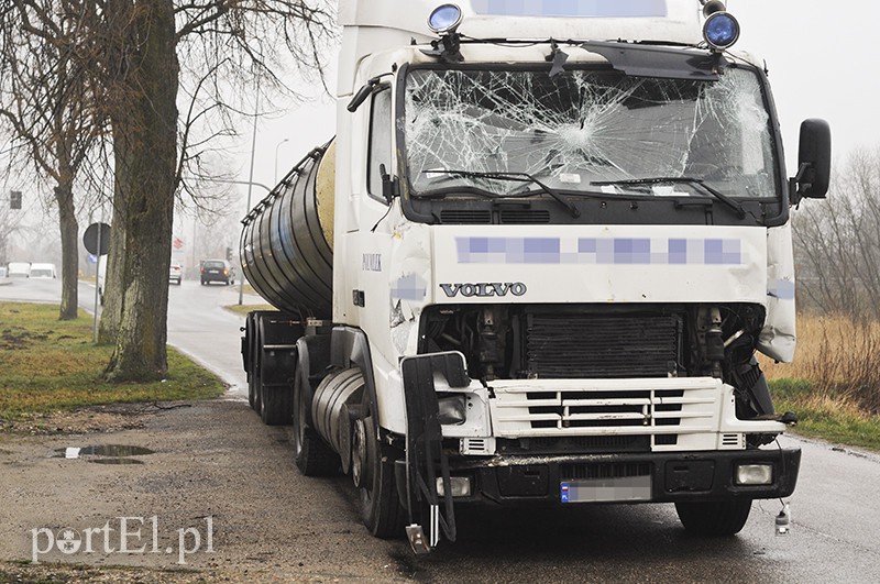  Ciężarówką wjechał w dwa auta zdjęcie nr 103071