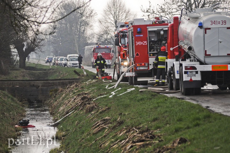  Płonie fabryka świec zdjęcie nr 103128