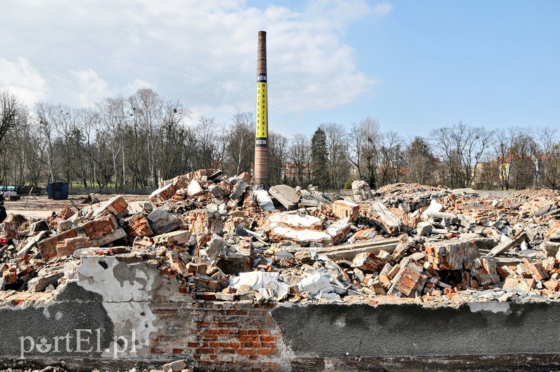 Wysadzili komin mleczarni. zdjęcie nr 103160