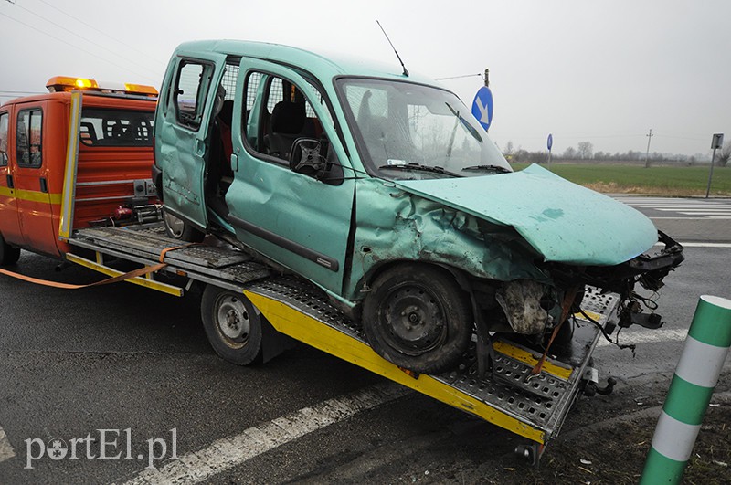 Zderzenie na skrzyżowaniu w Kazimierzowie zdjęcie nr 103359