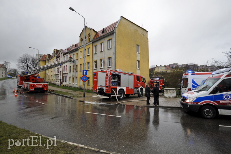 Ogień w mieszkaniu, lokator poparzony zdjęcie nr 103392