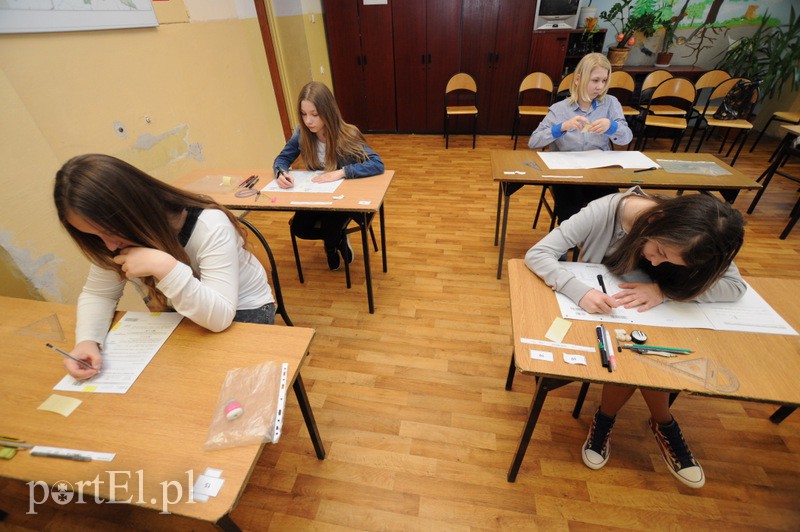  Szóstoklasiści piszą egzamin zdjęcie nr 103441