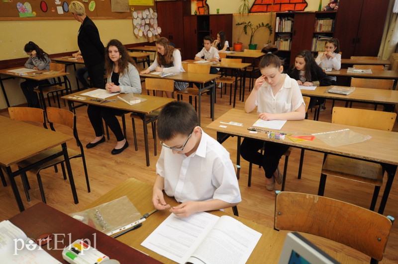  Szóstoklasiści piszą egzamin zdjęcie nr 103435