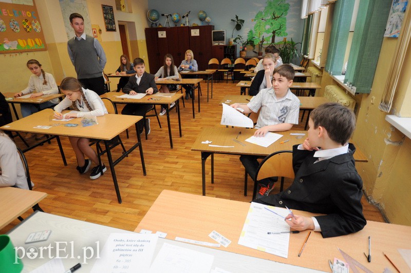  Szóstoklasiści piszą egzamin zdjęcie nr 103438