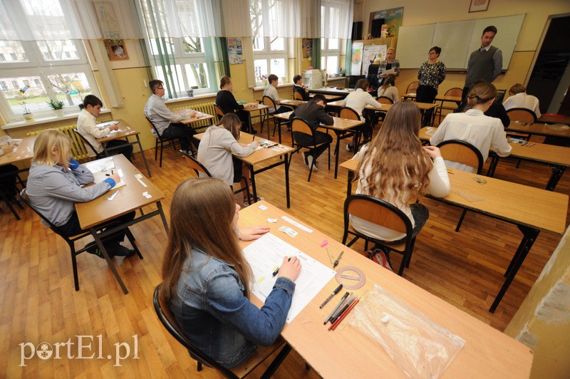  Szóstoklasiści piszą egzamin zdjęcie nr 103437