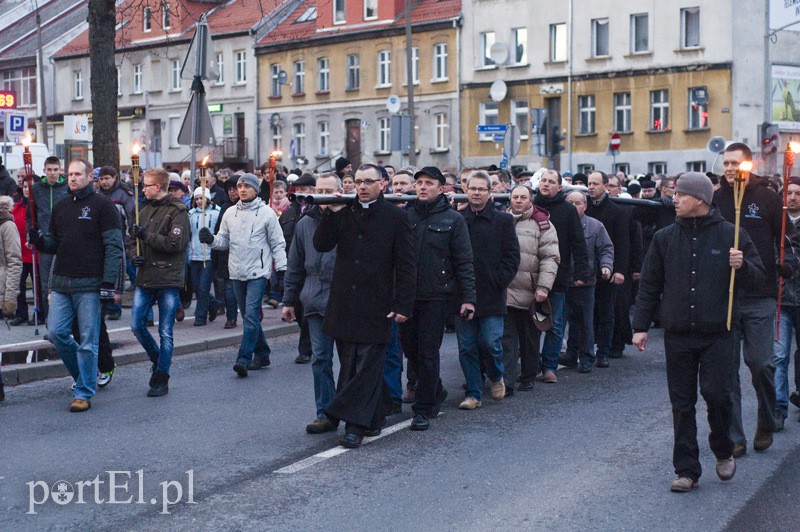 Procesja Drogi Krzyżowej przeszła ulicami miasta zdjęcie nr 103455