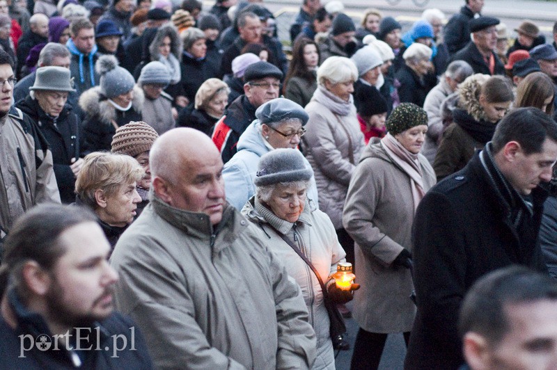 Procesja Drogi Krzyżowej przeszła ulicami miasta zdjęcie nr 103466
