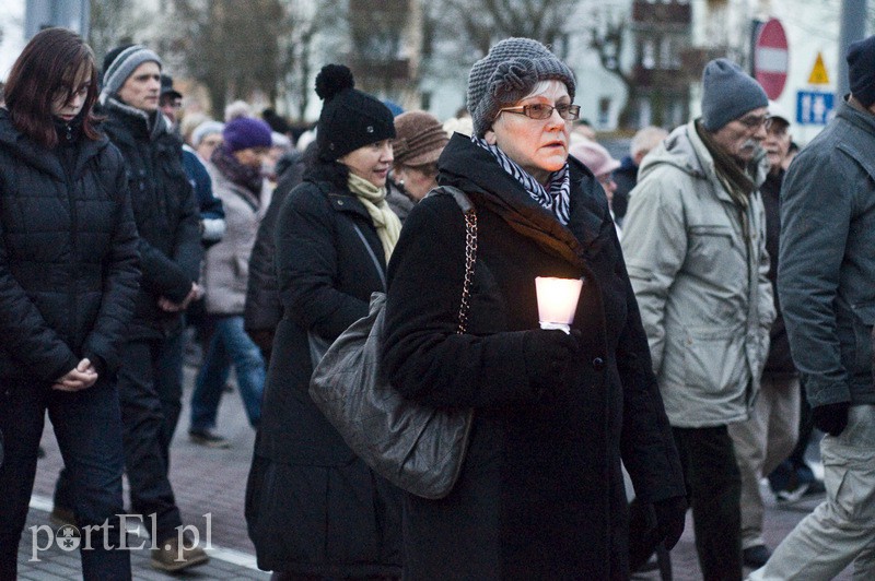 Procesja Drogi Krzyżowej przeszła ulicami miasta zdjęcie nr 103460