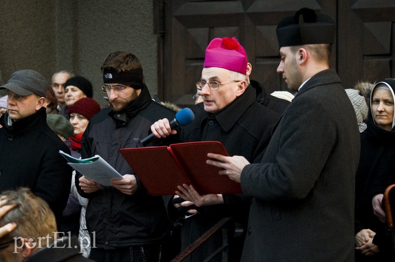 Procesja Drogi Krzyżowej przeszła ulicami miasta zdjęcie nr 103446