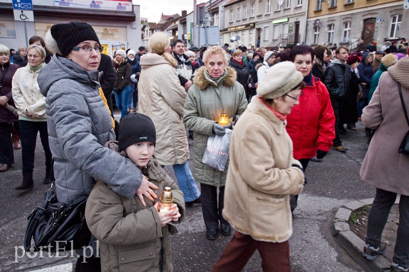 Procesja Drogi Krzyżowej przeszła ulicami miasta zdjęcie nr 103454