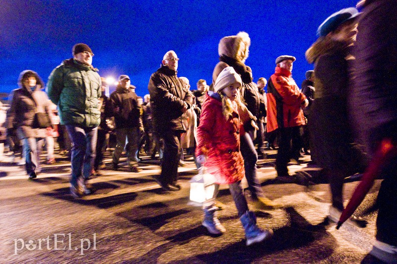 Procesja Drogi Krzyżowej przeszła ulicami miasta zdjęcie nr 103477