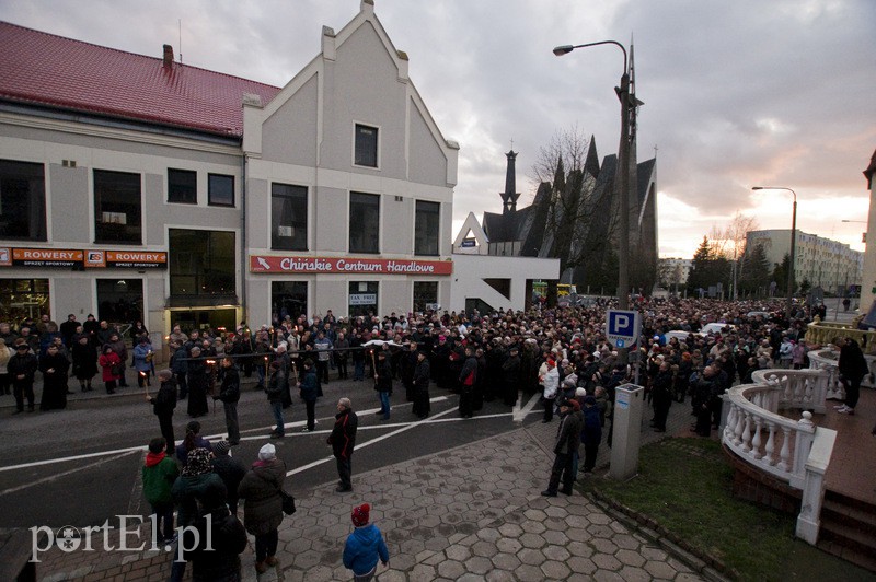 Procesja Drogi Krzyżowej przeszła ulicami miasta zdjęcie nr 103450