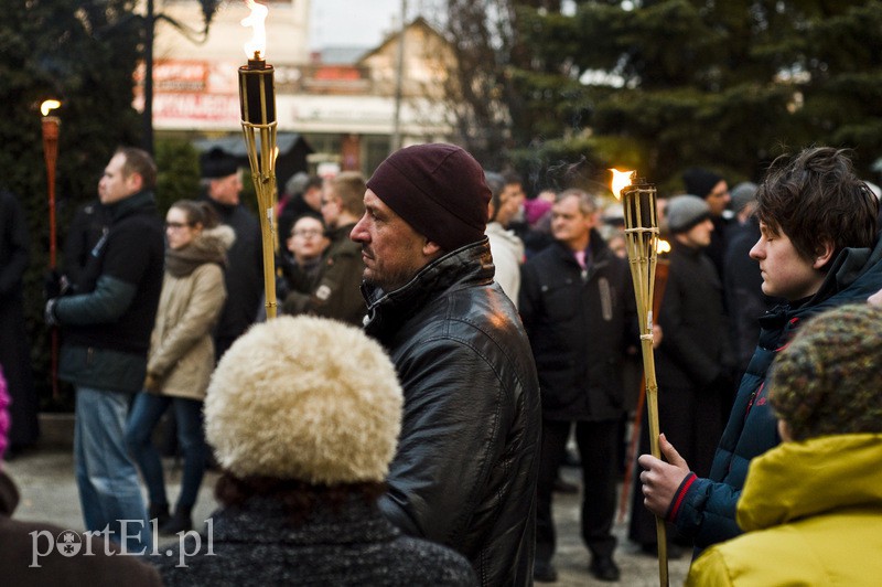Procesja Drogi Krzyżowej przeszła ulicami miasta zdjęcie nr 103444