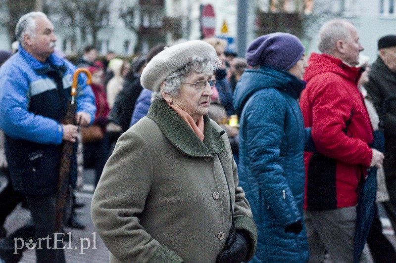 Procesja Drogi Krzyżowej przeszła ulicami miasta zdjęcie nr 103462