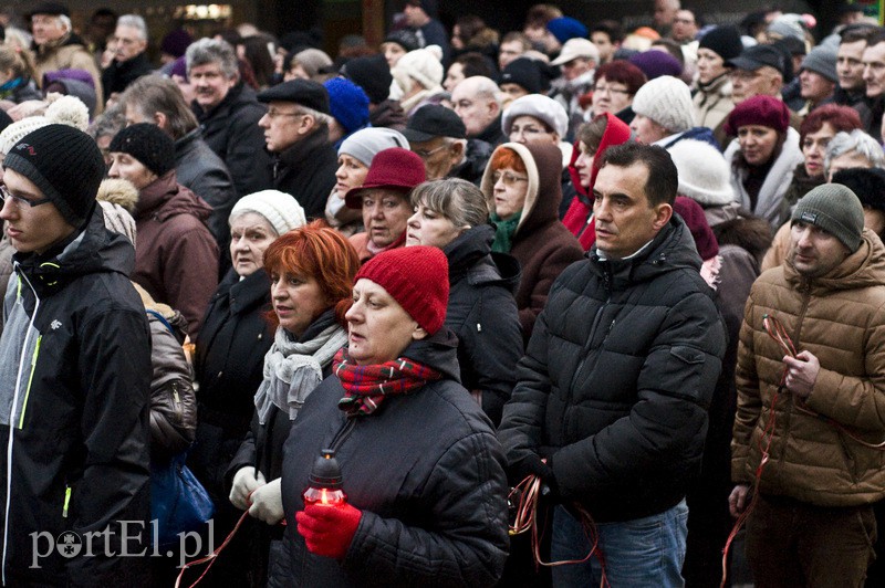 Procesja Drogi Krzyżowej przeszła ulicami miasta zdjęcie nr 103451
