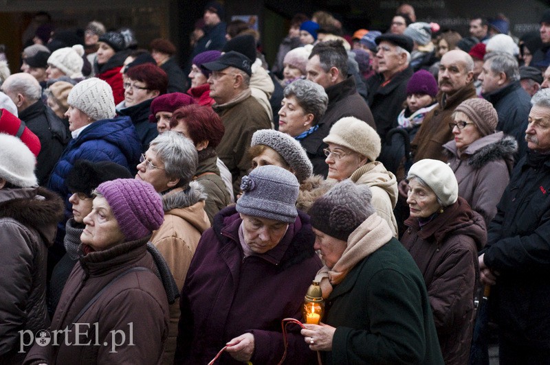 Procesja Drogi Krzyżowej przeszła ulicami miasta zdjęcie nr 103452