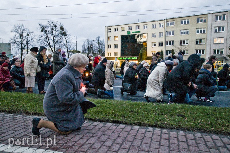 Procesja Drogi Krzyżowej przeszła ulicami miasta zdjęcie nr 103467