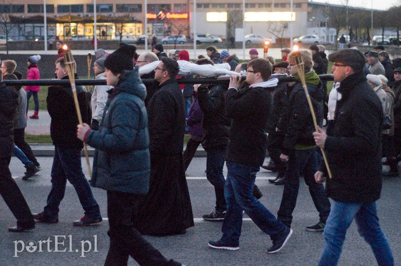 Procesja Drogi Krzyżowej przeszła ulicami miasta zdjęcie nr 103469