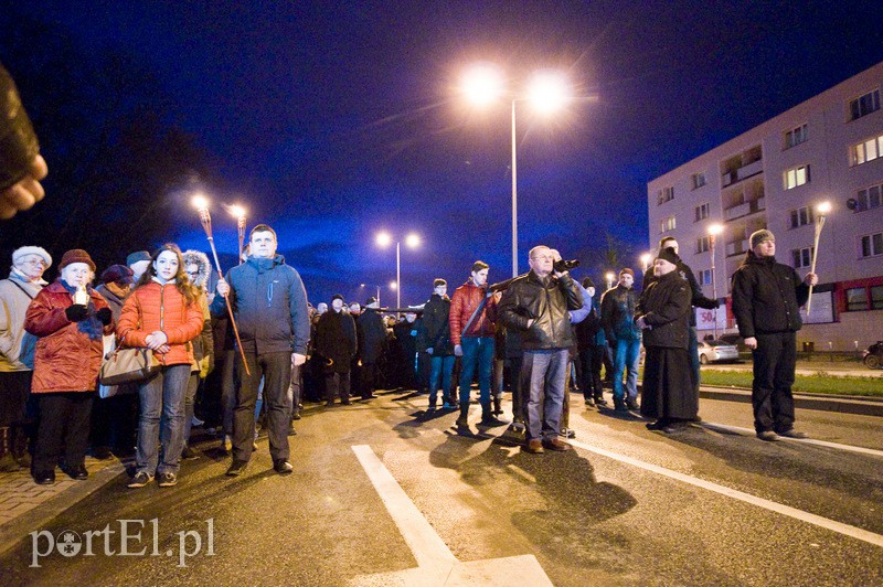 Procesja Drogi Krzyżowej przeszła ulicami miasta zdjęcie nr 103478