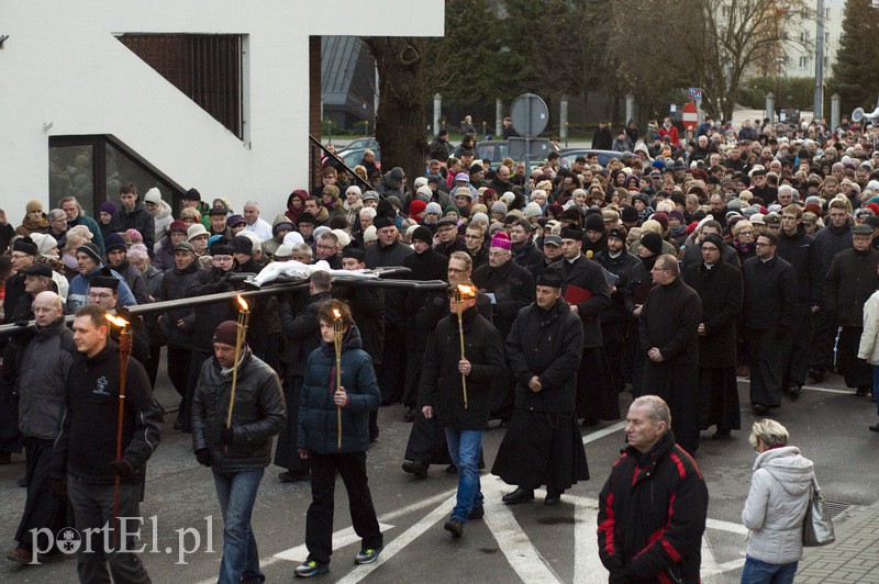 Procesja Drogi Krzyżowej przeszła ulicami miasta zdjęcie nr 103449