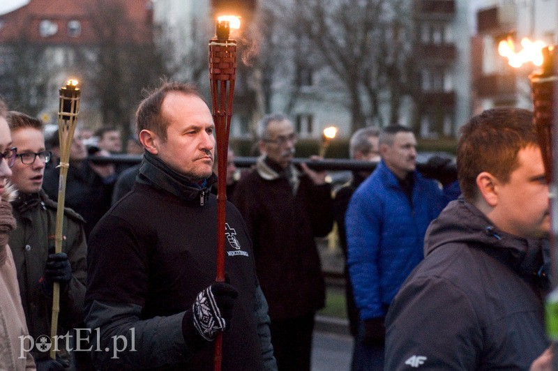 Procesja Drogi Krzyżowej przeszła ulicami miasta zdjęcie nr 103458
