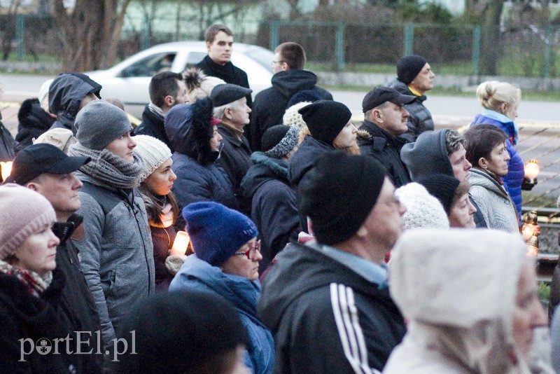 Procesja Drogi Krzyżowej przeszła ulicami miasta zdjęcie nr 103465