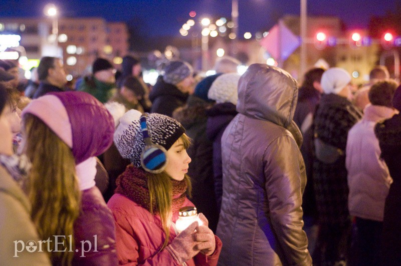 Procesja Drogi Krzyżowej przeszła ulicami miasta zdjęcie nr 103479