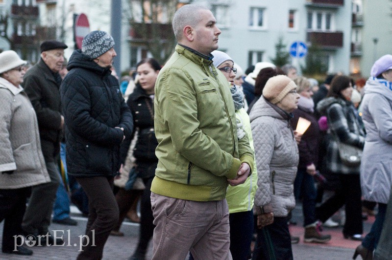 Procesja Drogi Krzyżowej przeszła ulicami miasta zdjęcie nr 103461