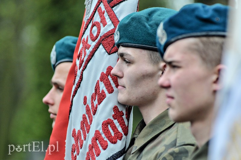 Uroczystości pod krzyżem katyńskim zdjęcie nr 103955