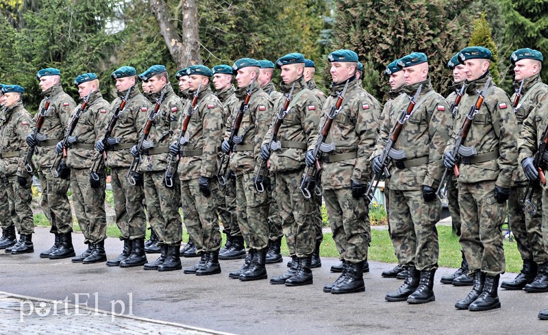 Uroczystości pod krzyżem katyńskim zdjęcie nr 103950