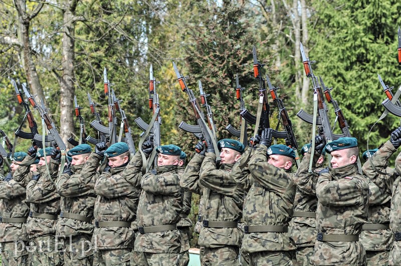 Uroczystości pod krzyżem katyńskim zdjęcie nr 103961