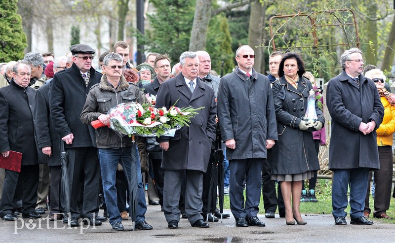 Uroczystości pod krzyżem katyńskim zdjęcie nr 103953