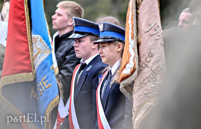 Uroczystości pod krzyżem katyńskim zdjęcie nr 103942