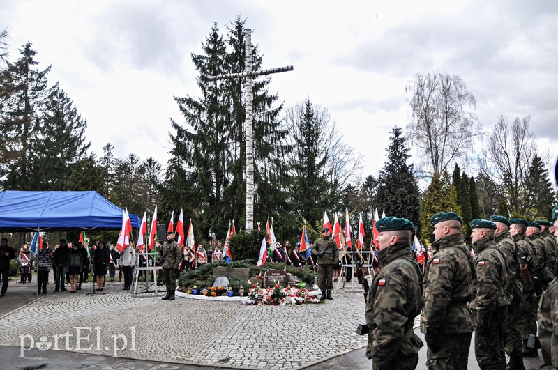 Uroczystości pod krzyżem katyńskim zdjęcie nr 103946
