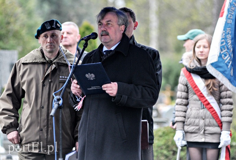 Uroczystości pod krzyżem katyńskim zdjęcie nr 103947