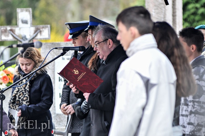 Uroczystości pod krzyżem katyńskim zdjęcie nr 103954