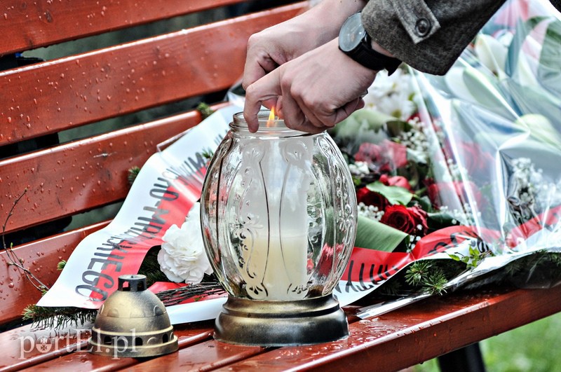 Uroczystości pod krzyżem katyńskim zdjęcie nr 103959