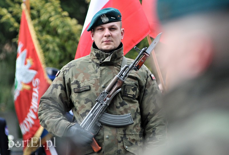 Uroczystości pod krzyżem katyńskim zdjęcie nr 103948