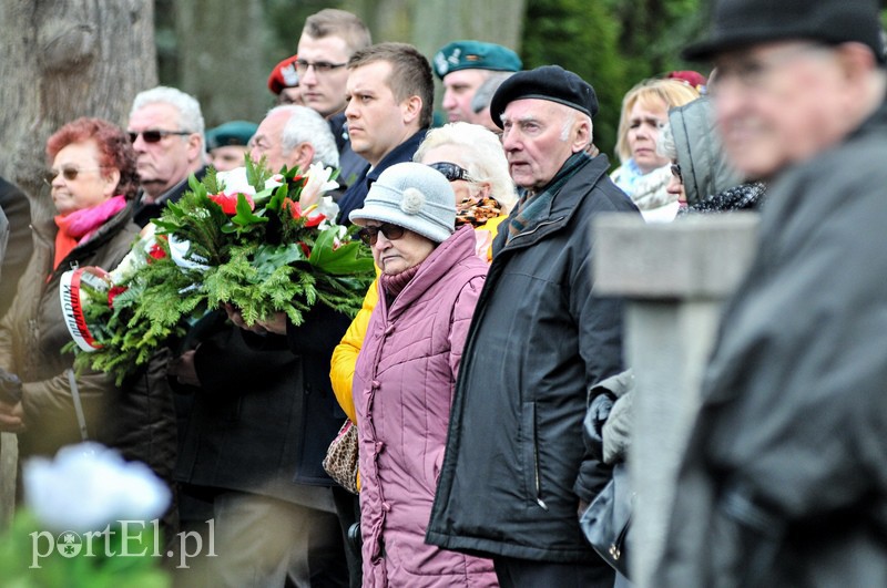 Uroczystości pod krzyżem katyńskim zdjęcie nr 103957