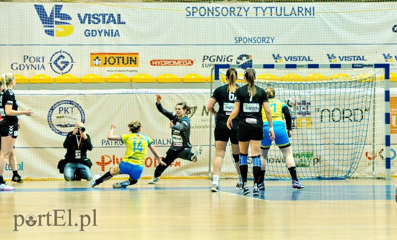 Start przegrał w Gdyni pierwszy mecz o finał  zdjęcie nr 104353