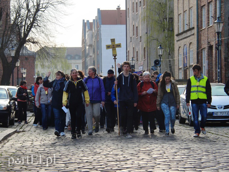  Elblążanie w drodze do Świętego Gaju zdjęcie nr 104950