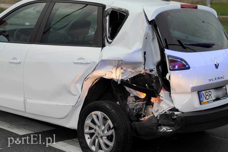 Golfem uderzył w renault zdjęcie nr 105166